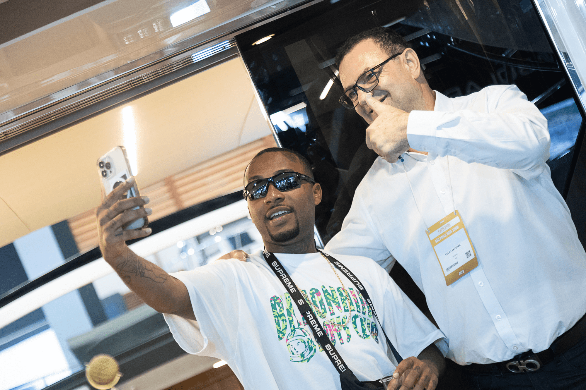 Rapper Orochi compra barco no último dia de SP Boat Show